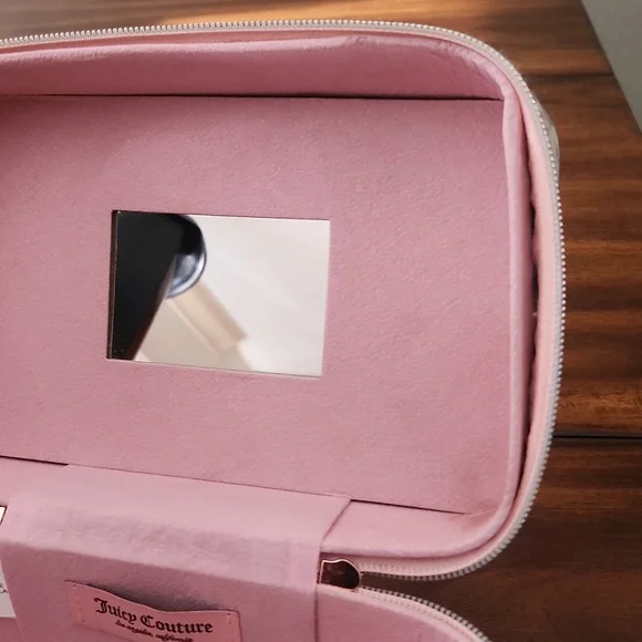 Juicy Couture Metallic Rose Gold Travel Cosmetic Case - Picture 15 of 16